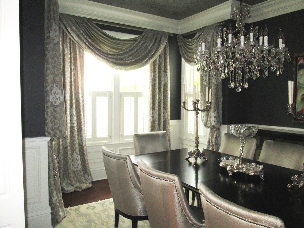 This is an example of a classic dining room in Cincinnati.