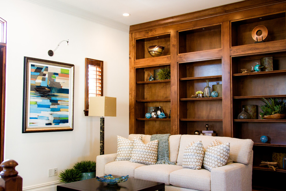 Photo of a transitional living room in Orlando.