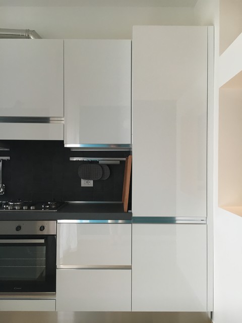 House Sharing contemporary-kitchen