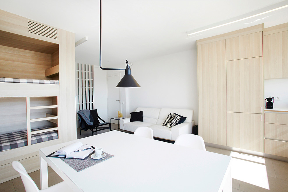 Foto de comedor escandinavo pequeño