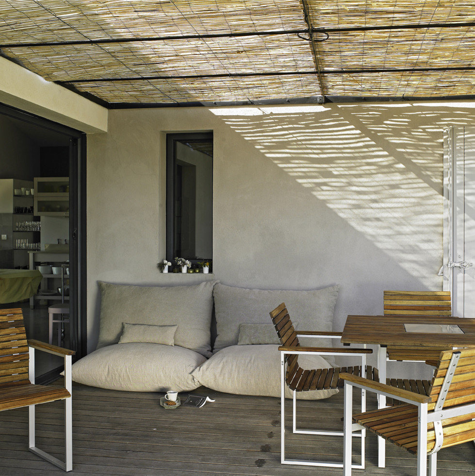 Design ideas for a contemporary verandah in Los Angeles.