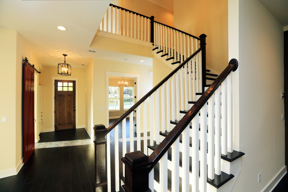 Design ideas for a traditional entryway in Jacksonville.