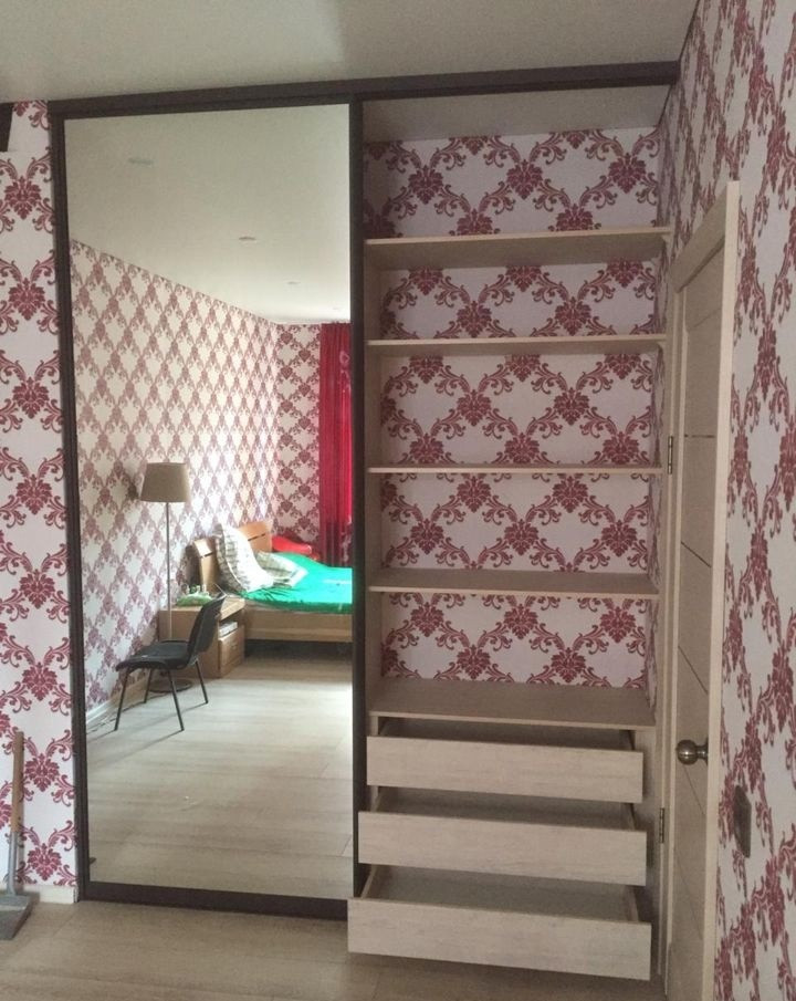 Шкафы и стеллажи