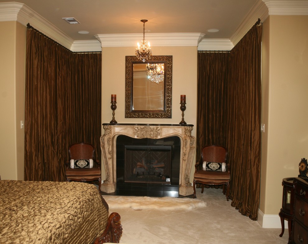 This is an example of a traditional bedroom in New Orleans.