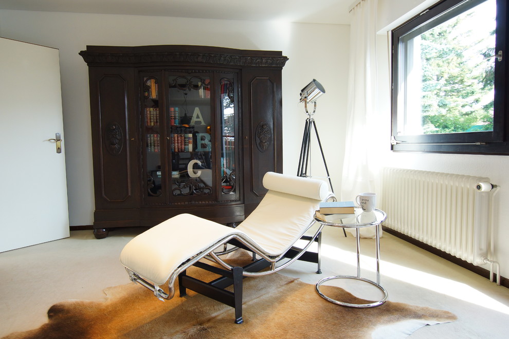This is an example of a contemporary family room in Frankfurt.