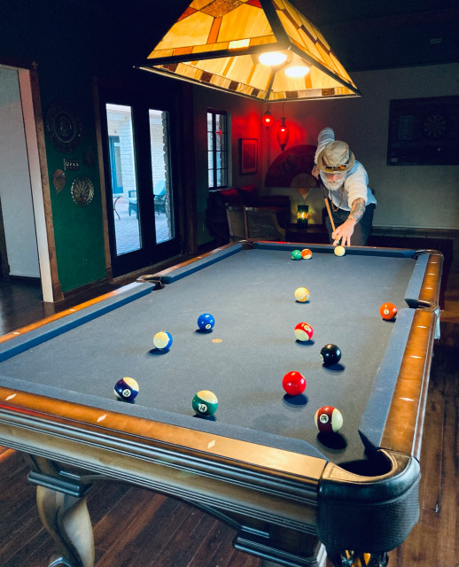 Vintage Game Room Éclectique Salon Austin par Valeria Vertigo