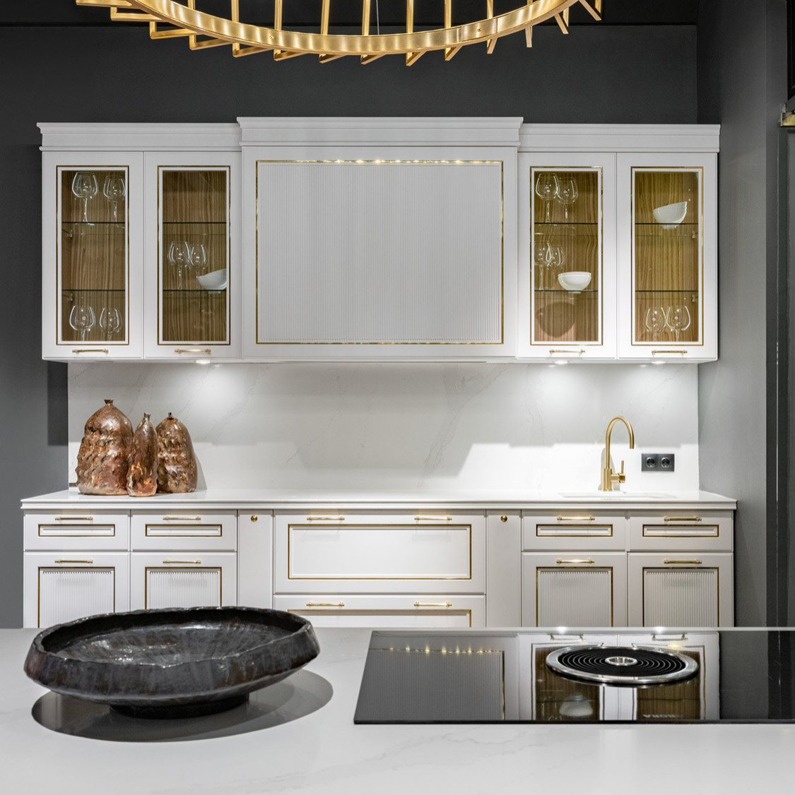 Кухня в латуни