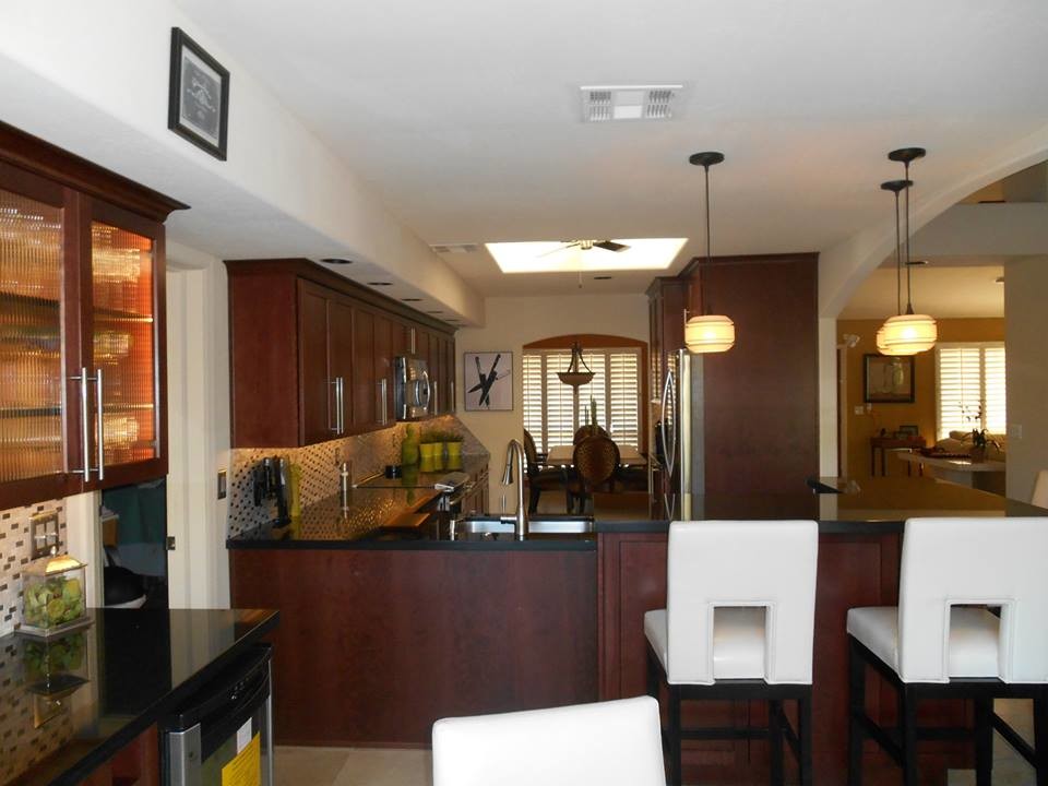Kitchen - transitional kitchen idea in Phoenix