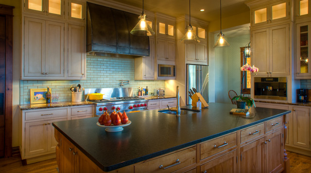 Bozeman Green Hills Ranch rustic-kitchen