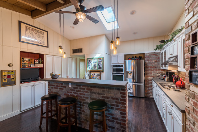 Rustic Bungalow rustic-kitchen