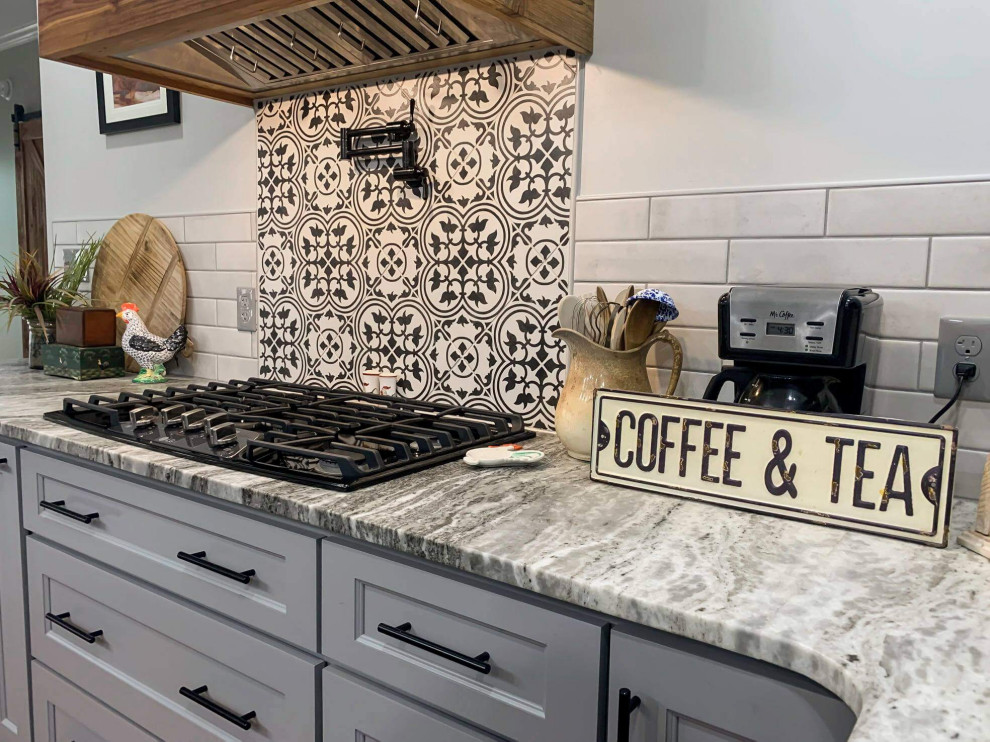 Kitchen - kitchen idea in Raleigh