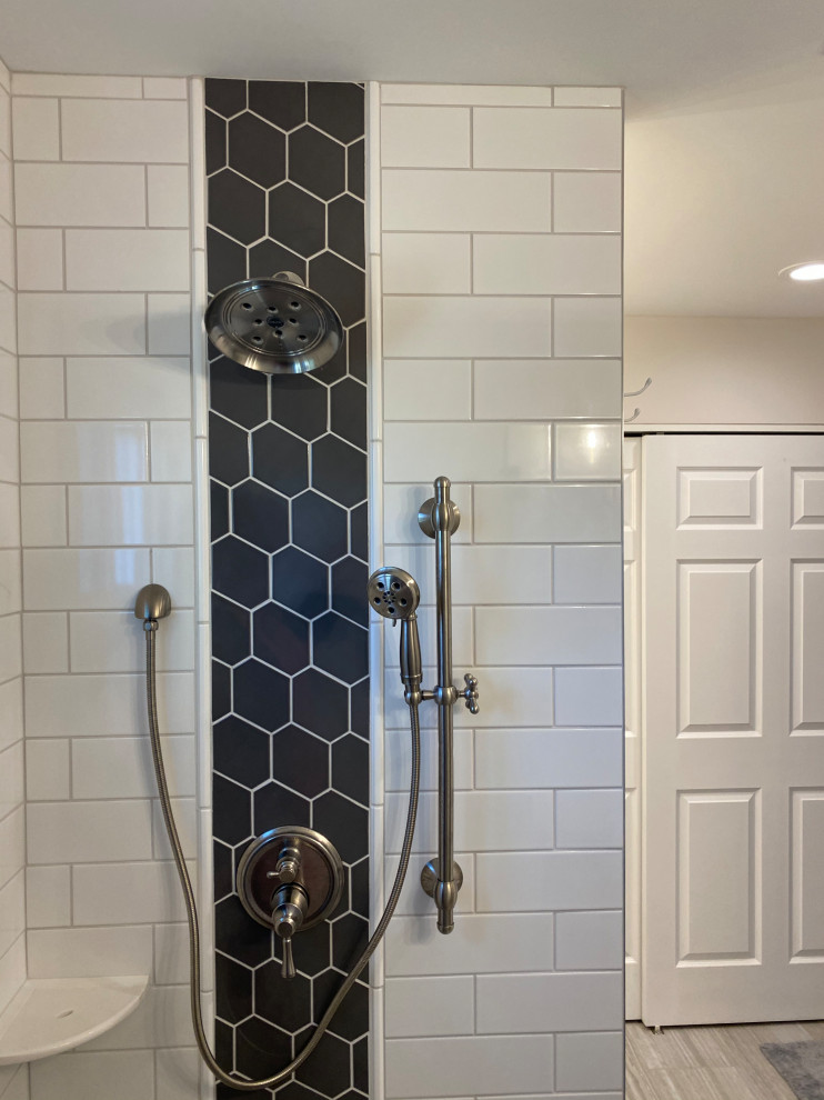 Example of a transitional home design design in Cincinnati