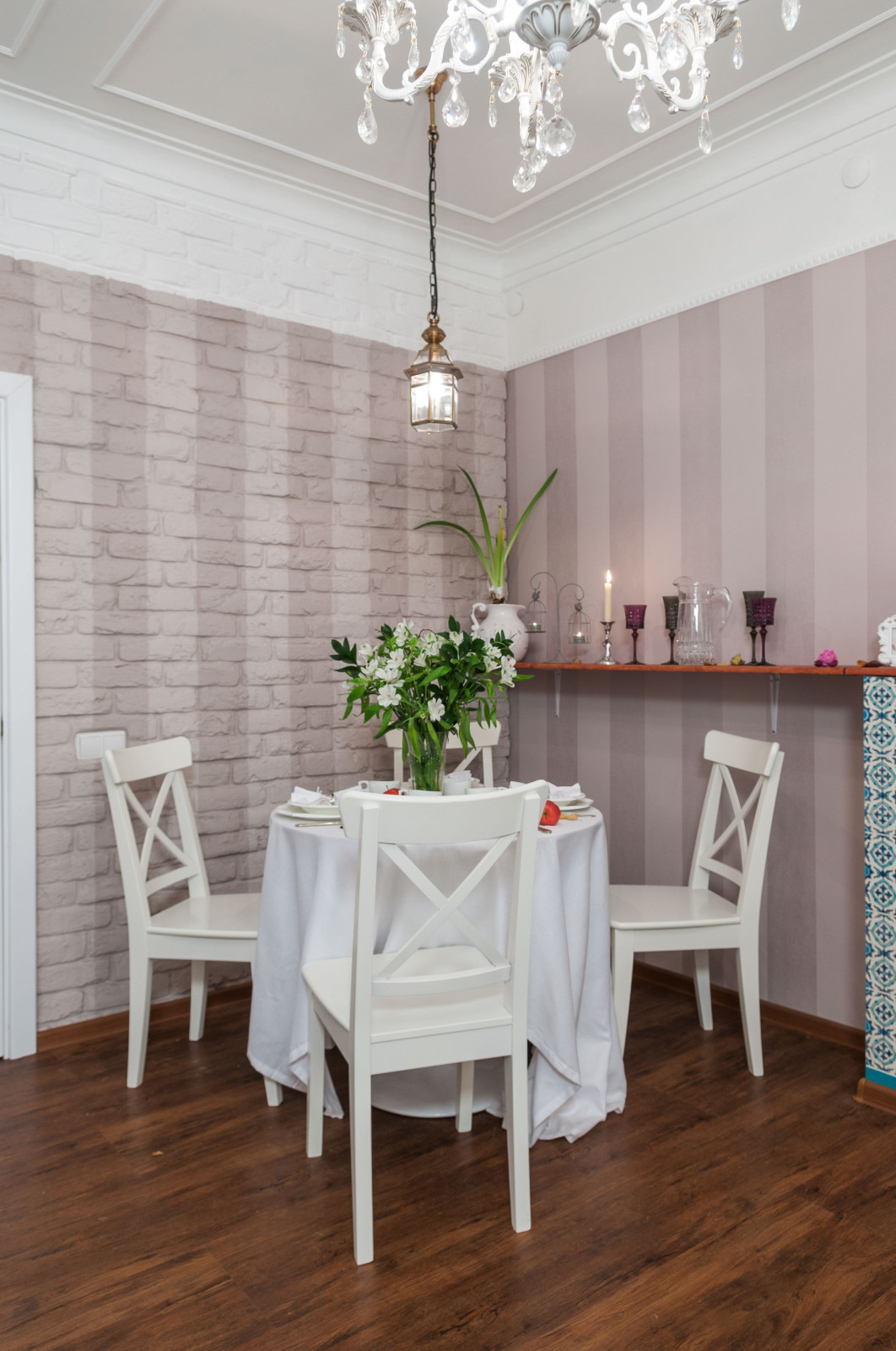 В этом проекте использован виниловый пол Corkstyle http://www.corkstyle.ru/catal