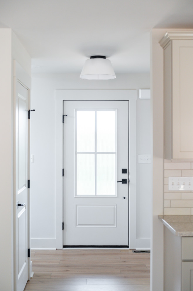 Entryway - cottage entryway idea