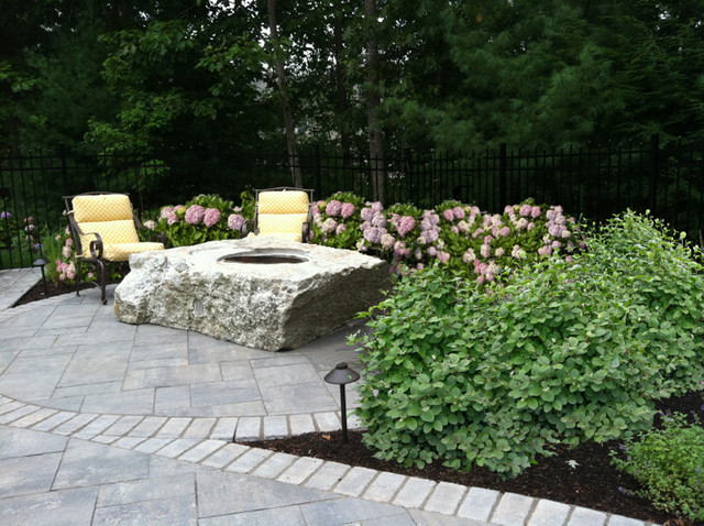 Boulder Firepit klassisch-patio