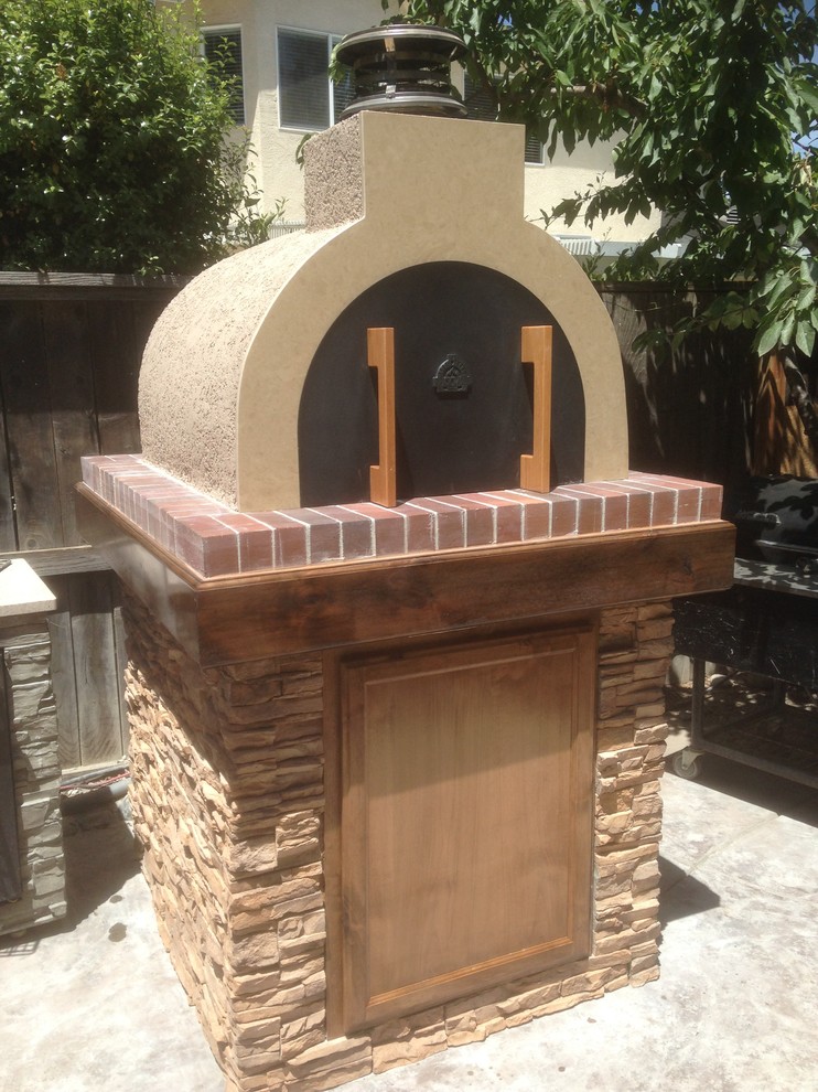 Inspiration for a small traditional backyard patio in San Francisco with an outdoor kitchen and no cover.
