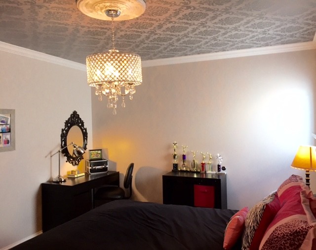 Transitional home design photo in Chicago