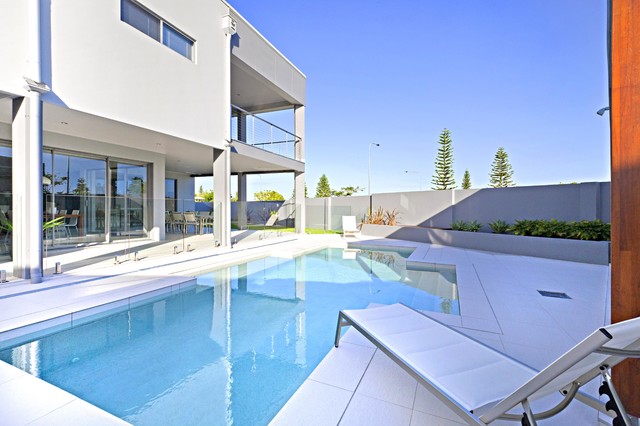 Scarborough House modern-pool