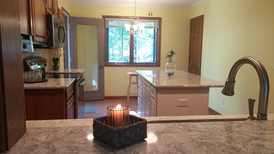 Transitional kitchen photo in Cincinnati