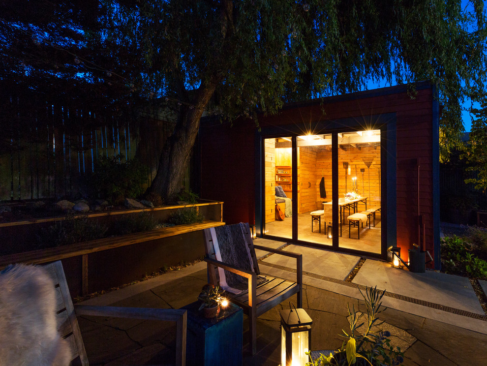 Example of an eclectic home design design in Seattle
