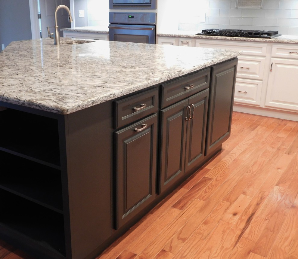 Kitchen - transitional kitchen idea