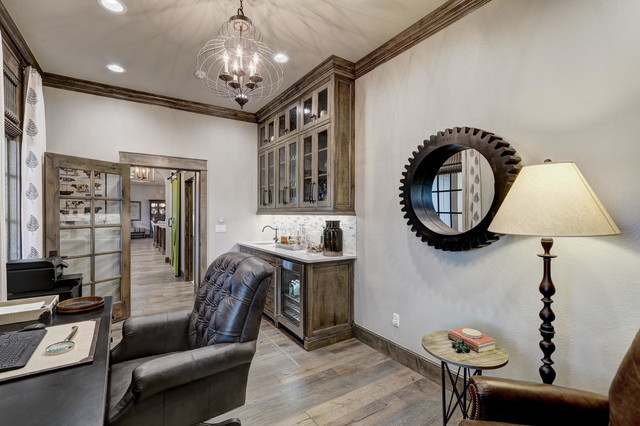 Country home design photo in Oklahoma City