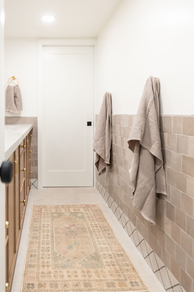 Transitional home design photo in Phoenix