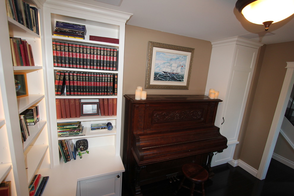 Library/Music room Traditional Toronto by Covenant Construction