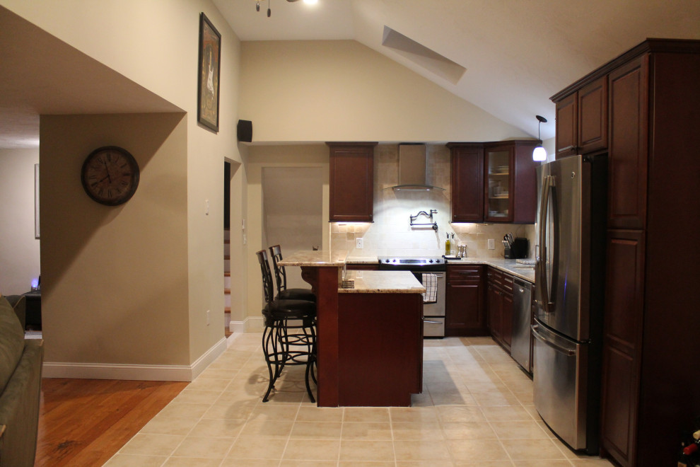 Example of a mountain style home design design in Boston
