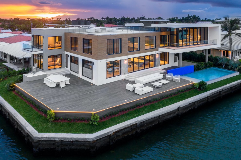 Inspiration for a contemporary exterior in Miami.