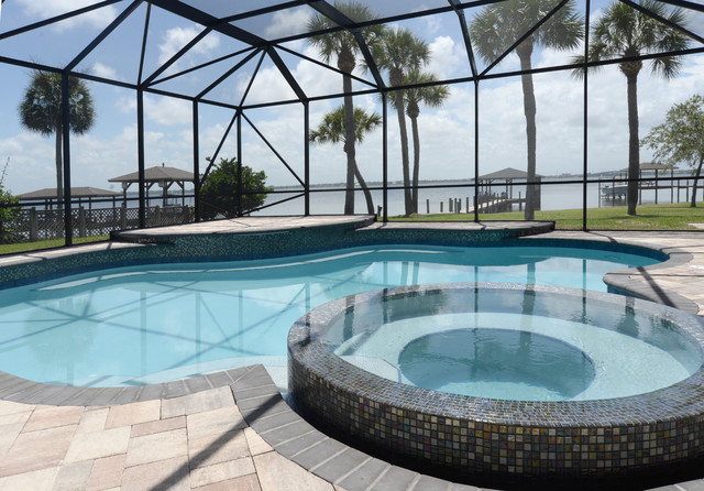 2016 Custom Homes costero-piscina