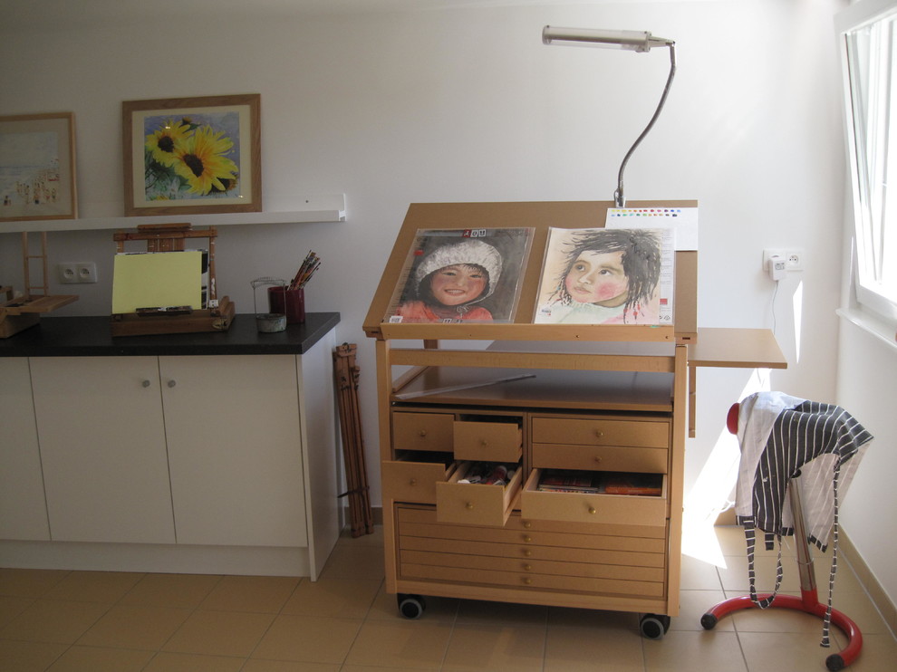 Design ideas for an eclectic craft room in Le Havre.