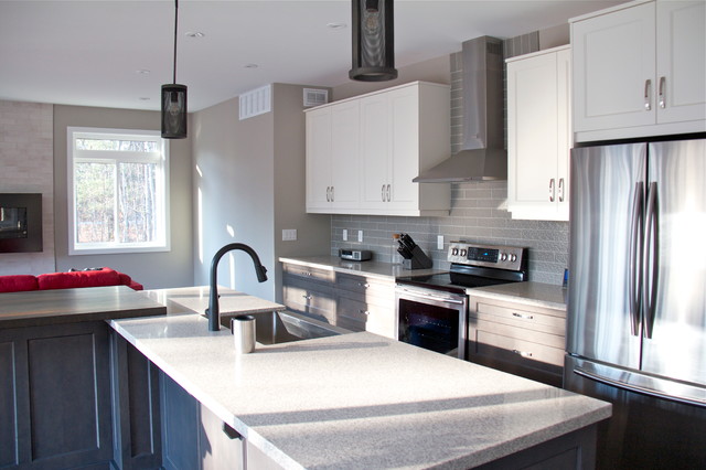 Bright Open Concept Kitchen, Dining & Living nyklassisk-koek
