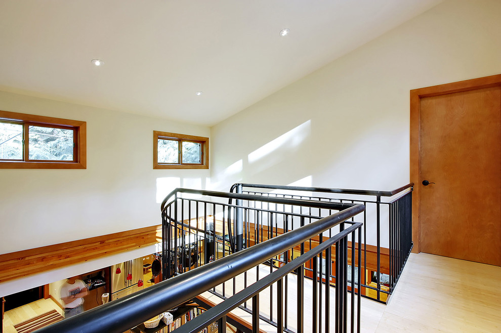 Balcony - transitional balcony idea in Seattle