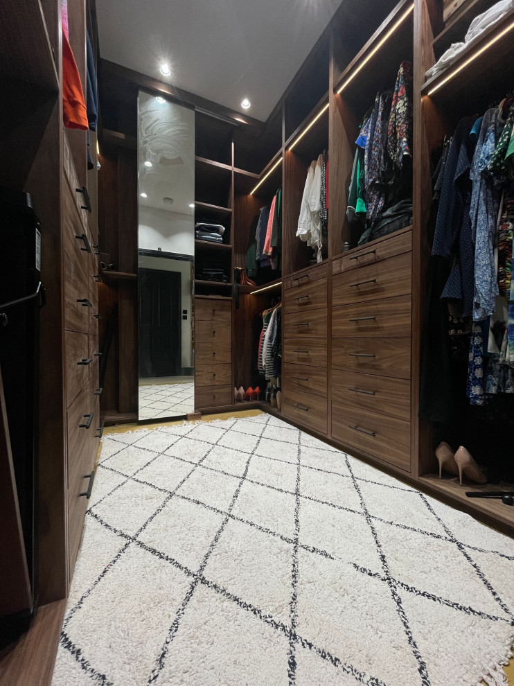 Walk in wardrobes