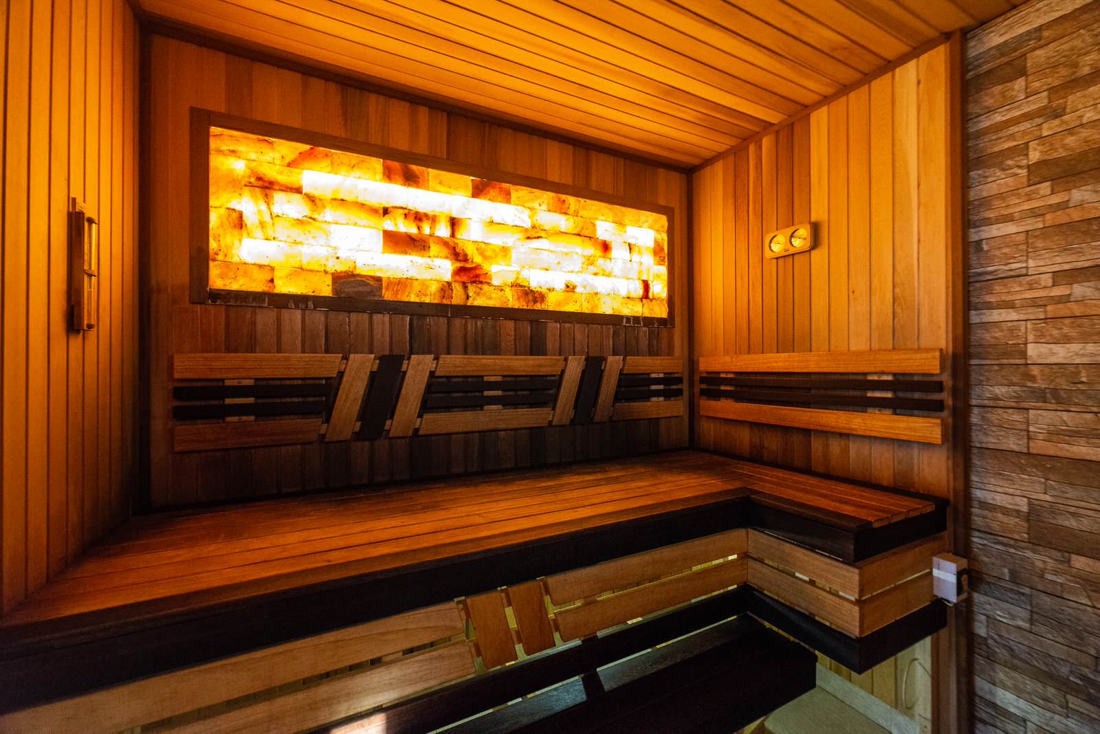 Дом с бассейном