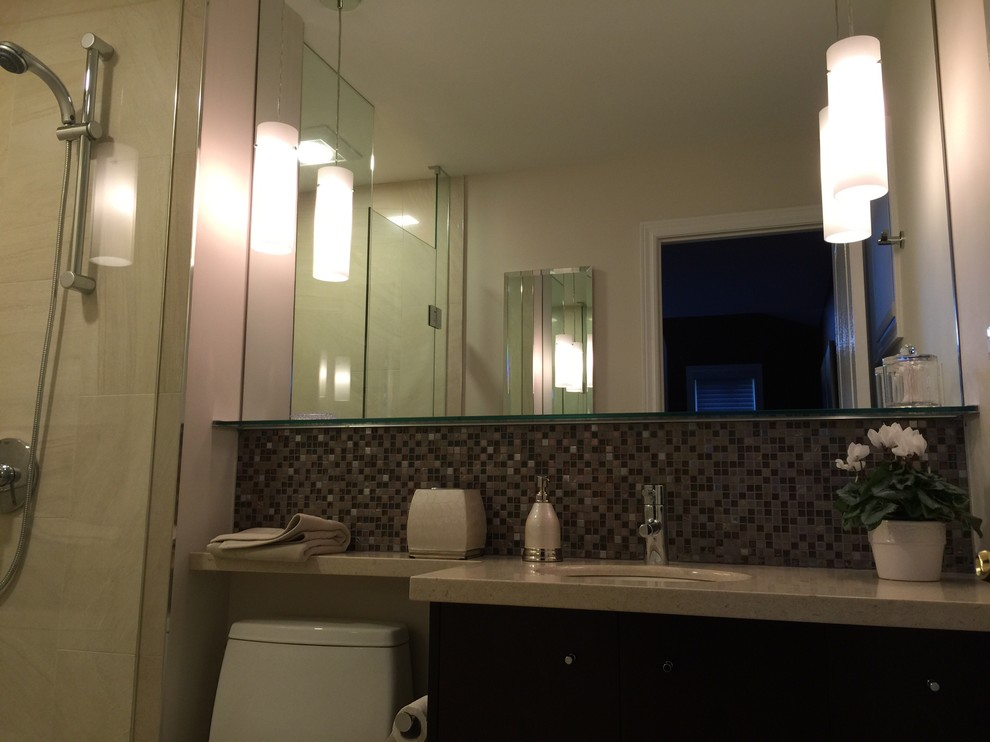 Transitional home design photo in Toronto