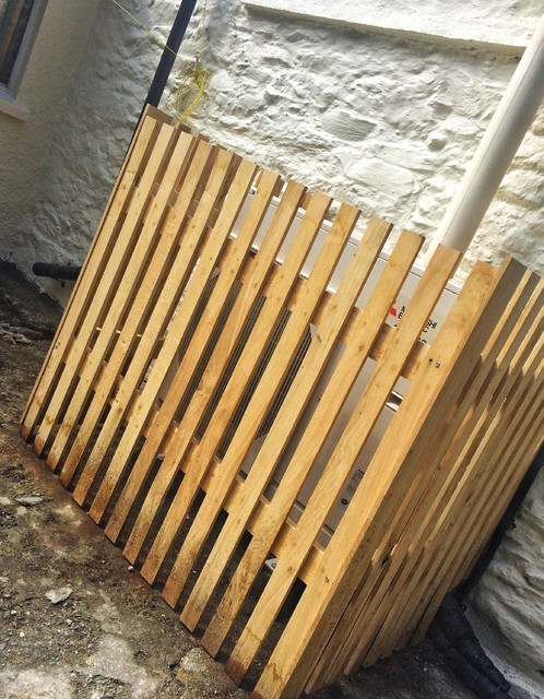 8.5kW Air Source Heat Pump installation, Cornwall klassisk-fasad