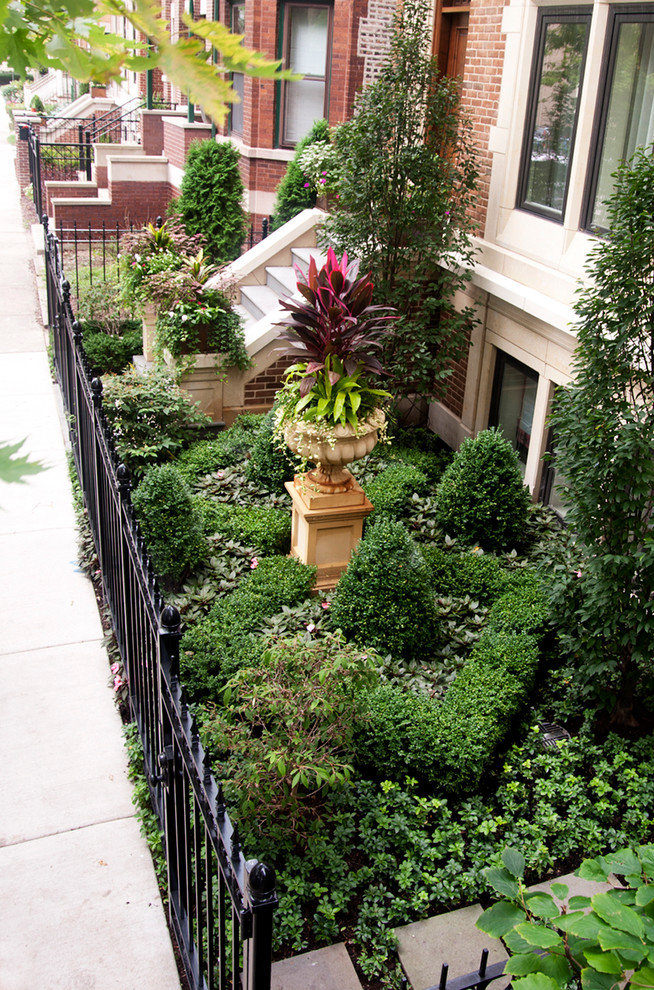 Inspiration for a traditional front yard partial sun garden in Chicago with a garden path and concrete pavers.