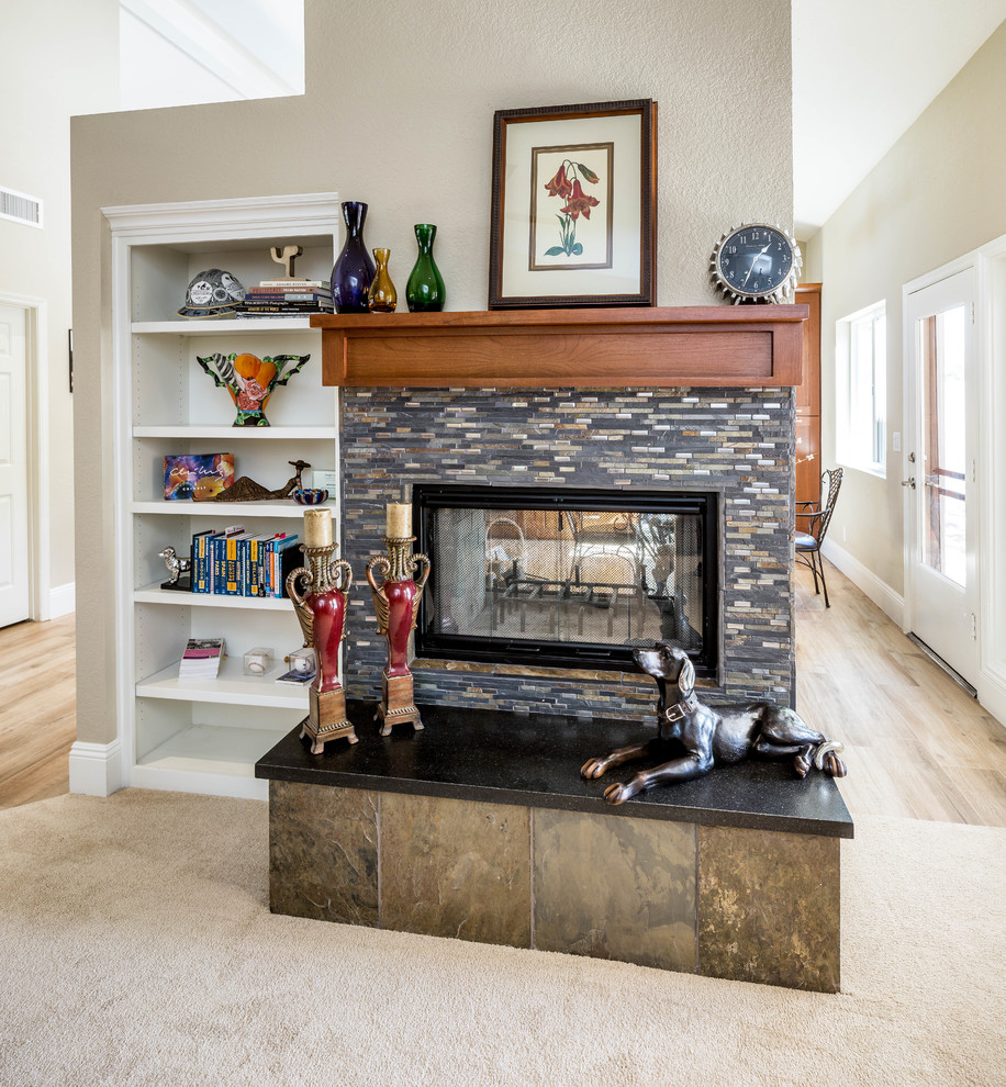 Example of a transitional home design design in Phoenix