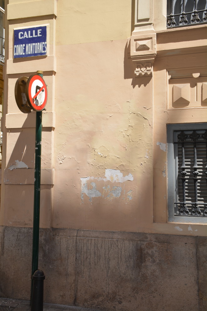 Restauración de fachada en el Colegio de farmacéuticos de Valencia