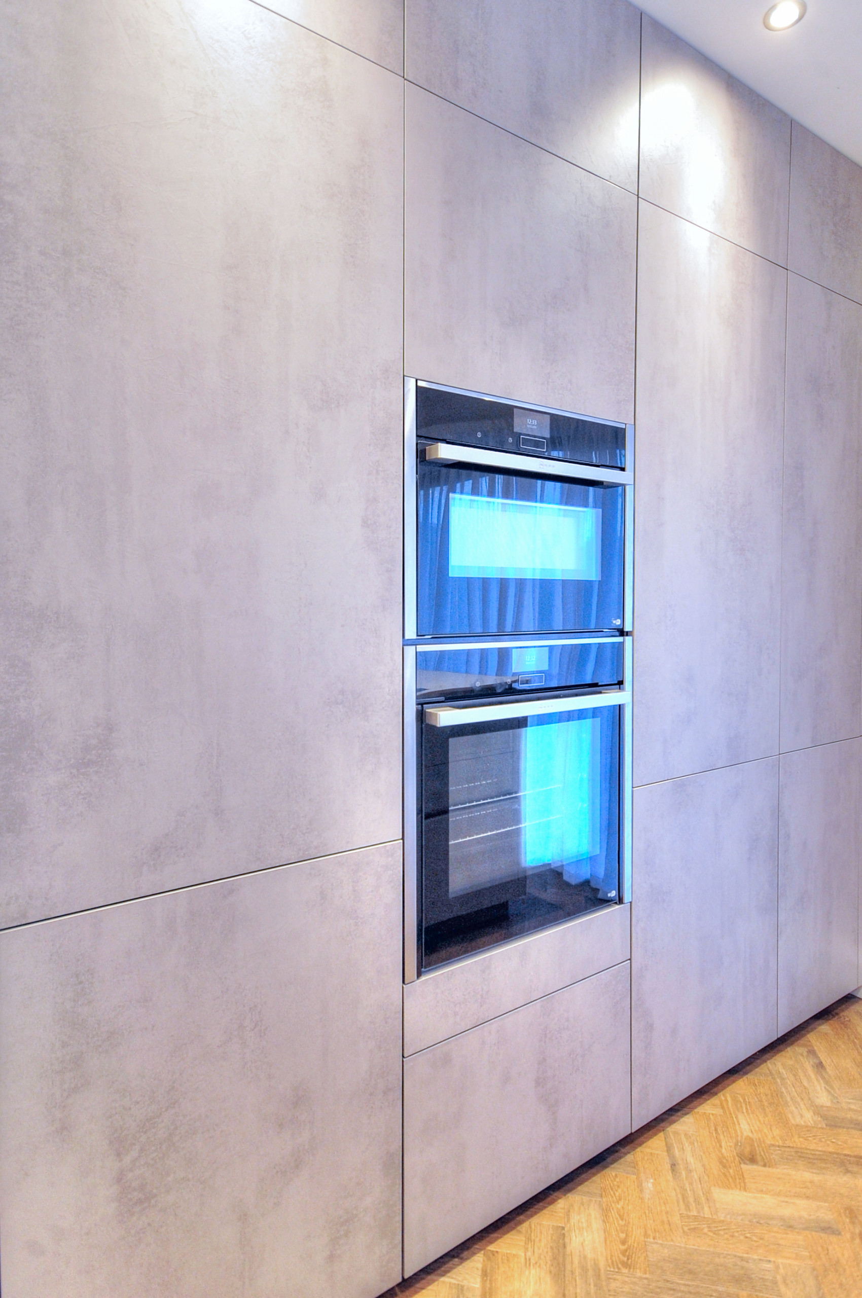 Handleless Kitchen in Concrete Finish