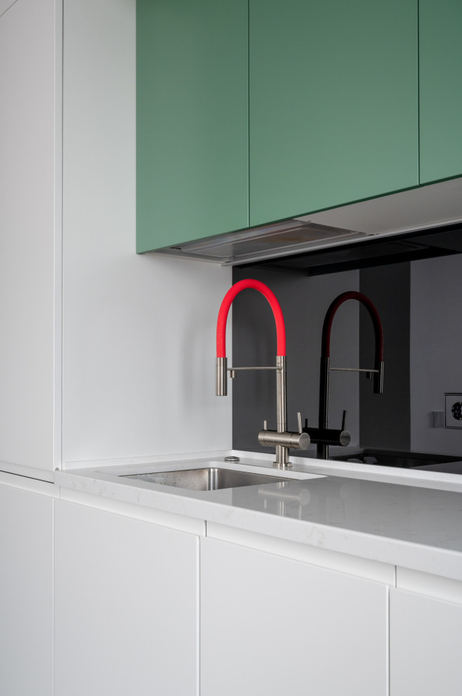 Светлая стильная кухня