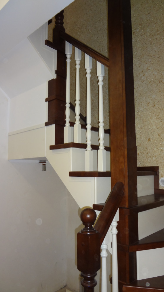 Лестница в загородном доме из дерева бук. Самара.