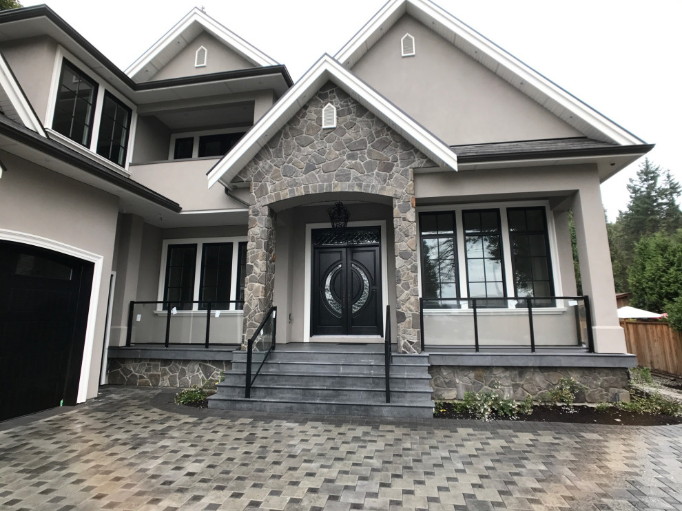 Example of a transitional home design design in Vancouver