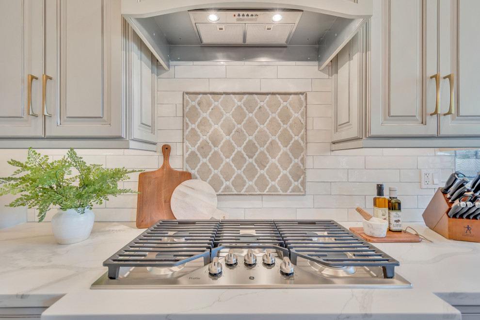 Kitchen - transitional kitchen idea in Phoenix