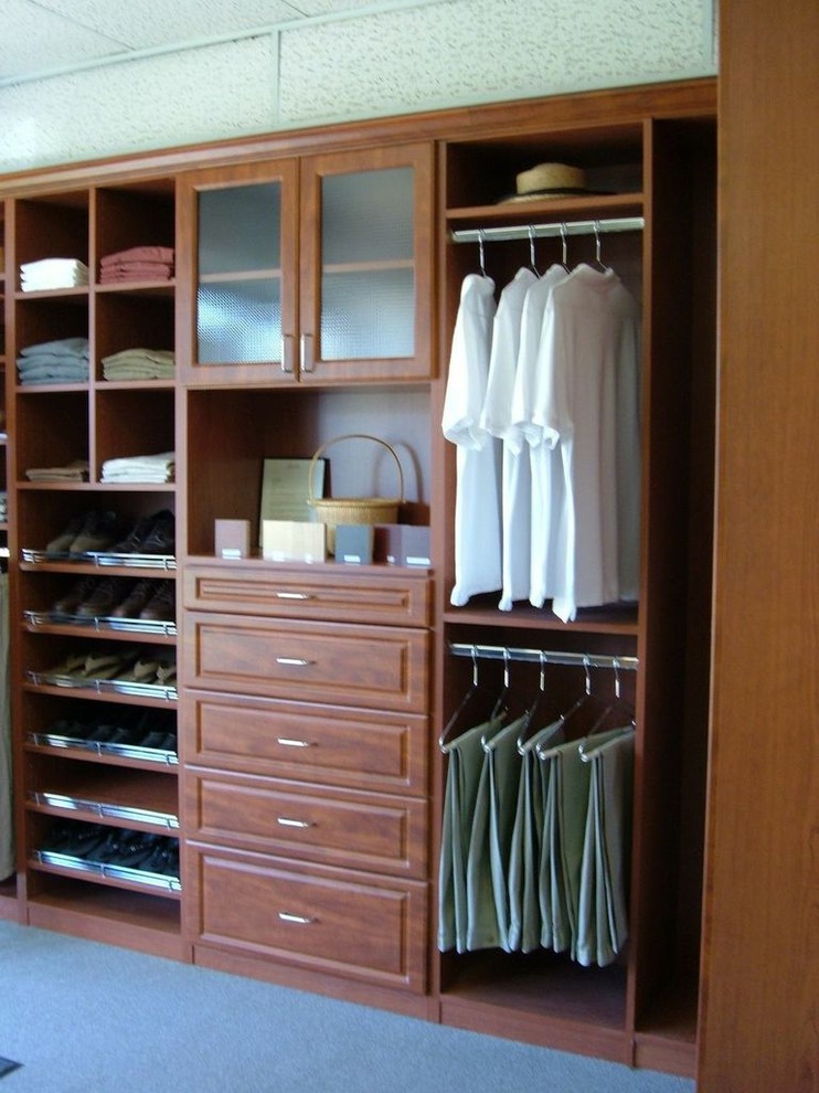 Photo of a traditional storage and wardrobe in Chicago.