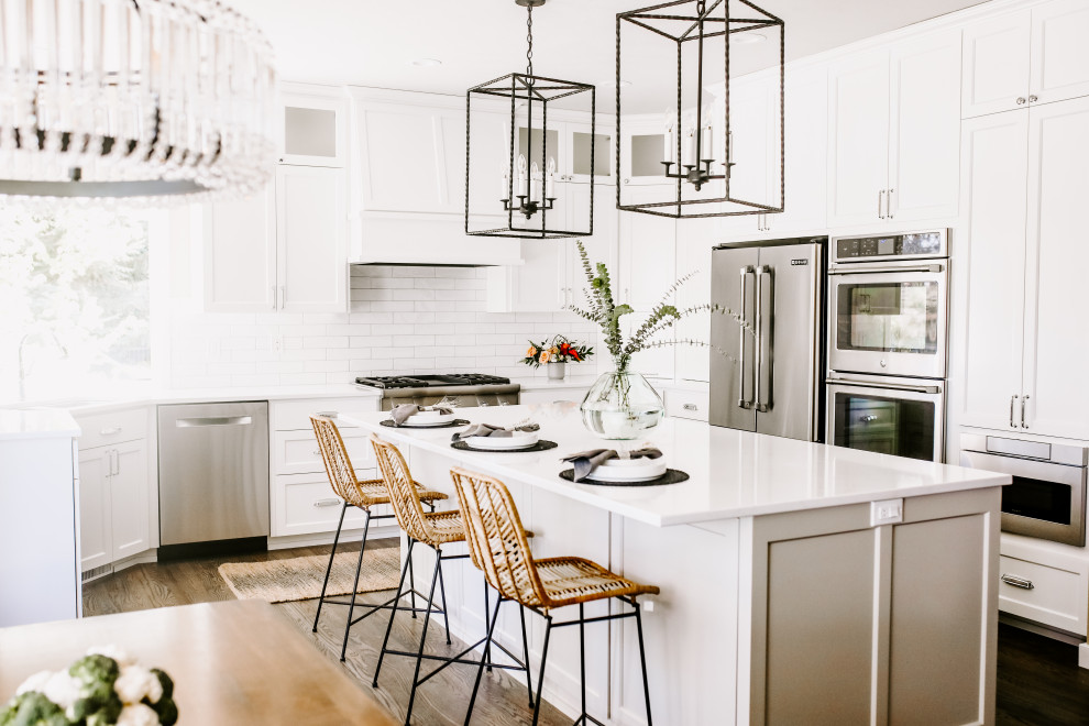Transitional kitchen photo in Seattle