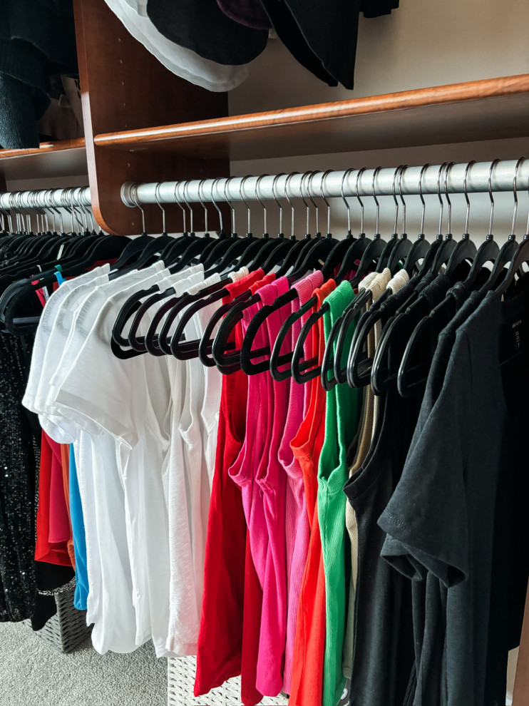 Rainbow_organized_closet