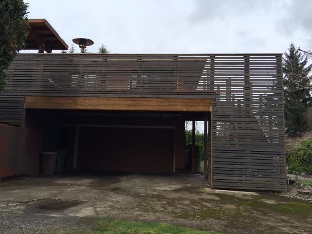 Example of a mid-sized mountain style backyard deck design with no cover